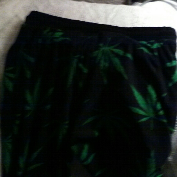 Pot leaf pants - Picture 5 of 7